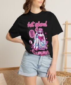 Comfort Colors© Hot Ghoul Summer Shirt, Spooky Halloween T-shirt, Summerween Girl Tee, Funny GhostHot Ghoul Summer T-shirt | Retro Vampire Beach Illustration